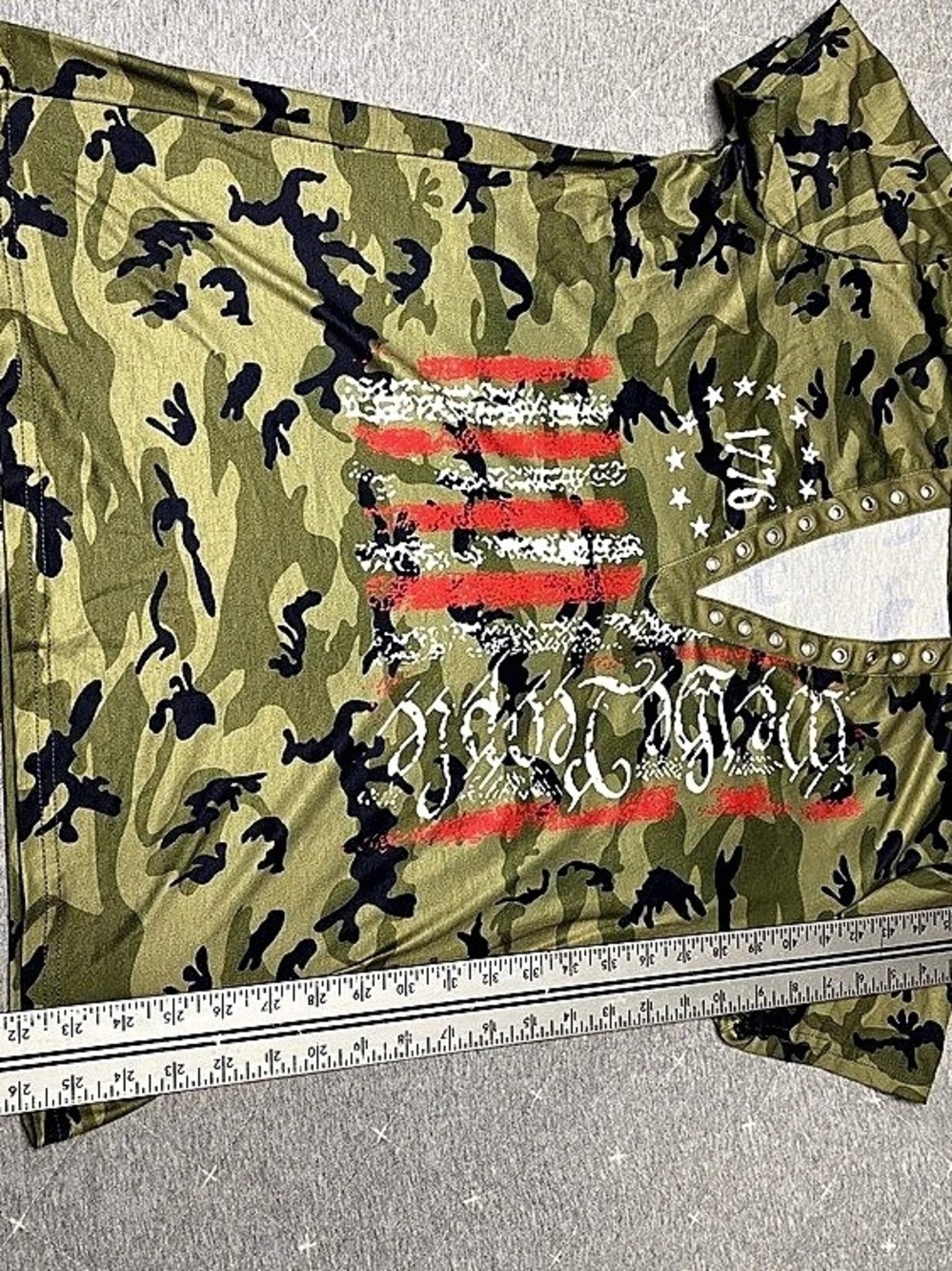 Men's Camo Graphic Short Sleeve Shirt